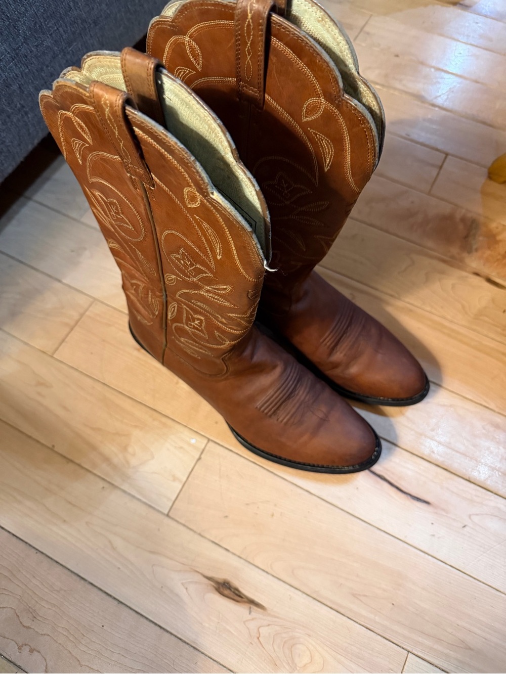 Ariat Women's Heritage R-Toe Leather Cowboy Boots - Size 9B